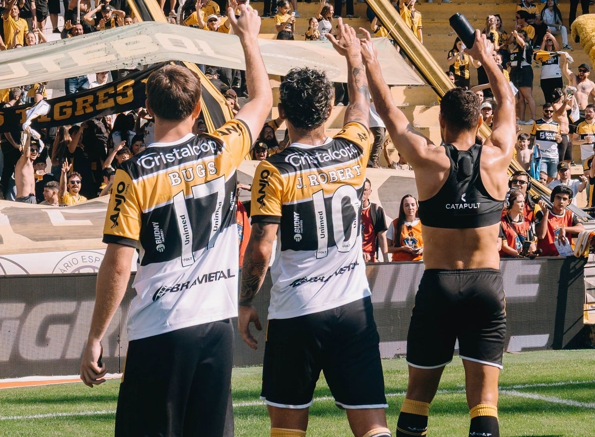 Onde assistir América-MG x Criciúma: duelo promete agitar a Série B nesta terça-feira. Imagem: Celso da Luz/Criciúma
