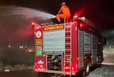 Incêndio em terreno baldio em Confresa