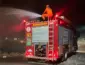 Bombeiros usam canhão monitor de viatura para extinguir incêndio em terreno no Colina Park em Confresa