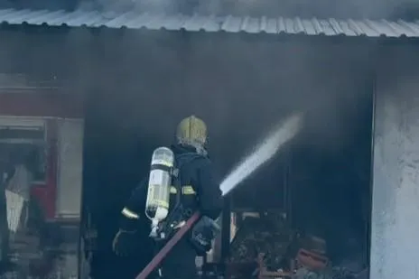 Incêndio destrói oficina de eletrodomésticos e deixa prédio com risco de desabamento em Lucas do Rio Verde