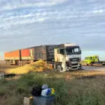Incêndio destrói cavalo mecânico de bitrem carregado com milho na BR-163 em Lucas do Rio Verde