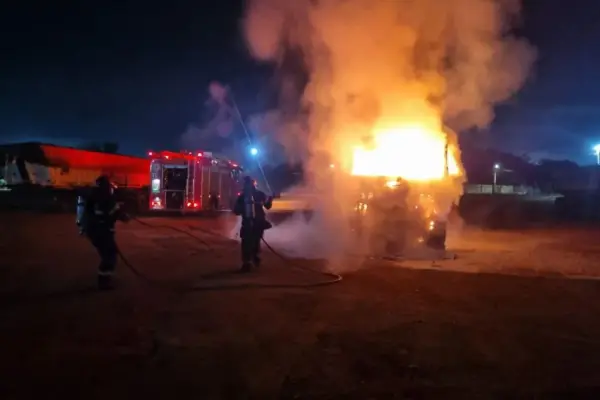 Incêndio em cavalo mecânico de carreta é controlado em Rondonópolis