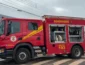 Bombeiros controlam focos de calor após incêndio destruir sacristia de igreja em Pontes e Lacerda