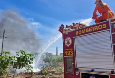 Corpo de Bombeiros combate incêndios em áreas de vegetação em Confresa