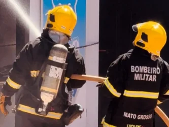 CBMMT extingue incêndio em telhado de residência em Tangará da Serra