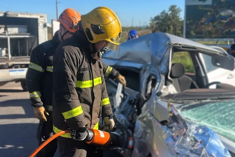 Grave acidente na MT-010 deixa três pessoas mortas presas às ferragens na Estrada da Guia