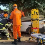 Colisão entre picape e caminhão mobiliza Bombeiros e Samu na MT-383 em Rondonópolis