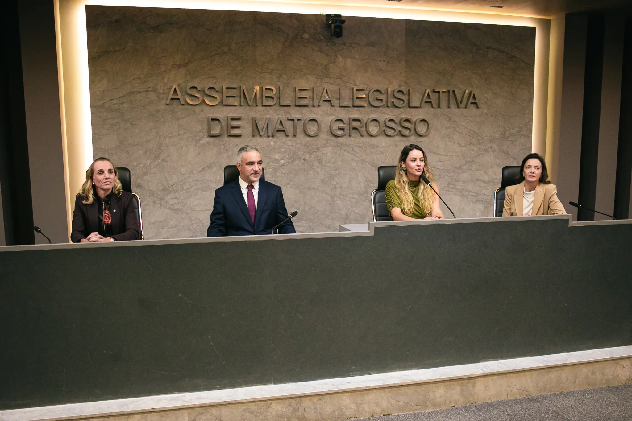 Qualificação política reúne 135 mulheres na ALMT