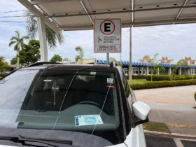 Detran emite mais de 3 mil na credencial de estacionamento autismo