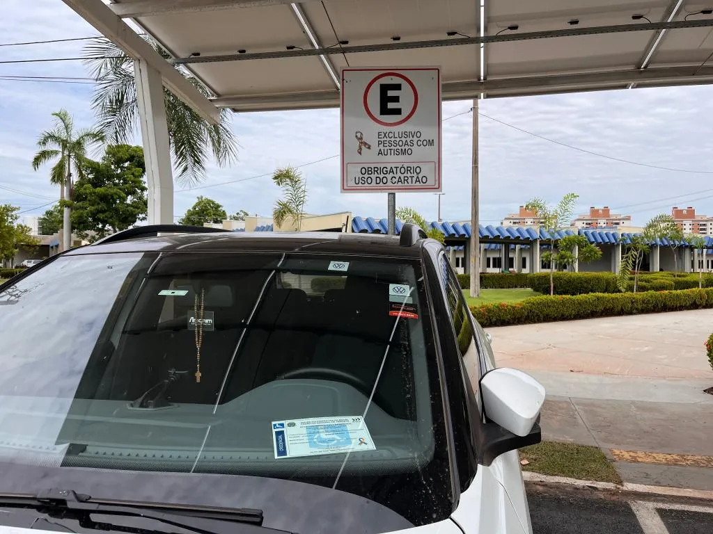 Detran-MT atinge a marca de 3,7 mil credenciais de estacionamento emitidas para autistas