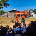 Alunos da Escola Rolf Bachmann, em Sorriso, aprendem noções de primeiros socorros e combate a incêndios com os Bombeiros