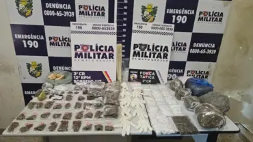 Foto de drogas e objetos apreendidos pela força tática