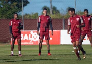 CRB x Fortaleza: onde assistir ao vivo e prováveis escalações da Série B. Imagem: Francisco Cedrim/CRB