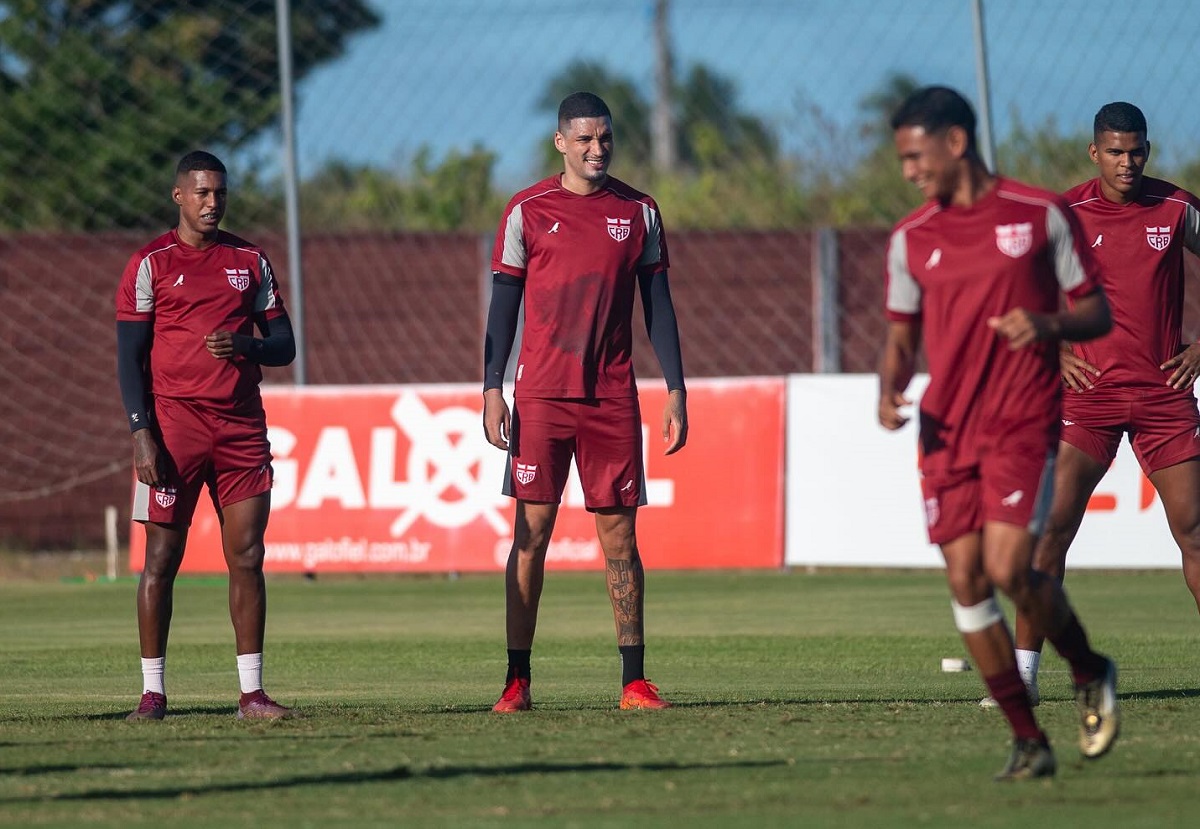 CRB x São Bernardo: onde assistir ao vivo, horário e prováveis Escalações pela Série B. Imagem: Francisco Cedrim/CRB