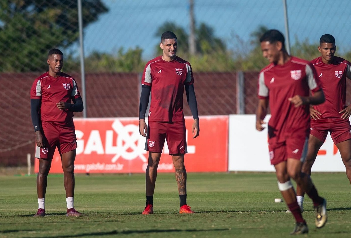 Atlético-GO x CRB: saiba onde assistir e veja quem pode levar a melhor na Série B. Imagem: Francisco Cedrim/CRB