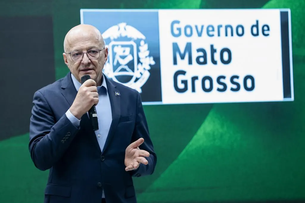 Pivetta assina ordens de serviço de R$ 45,9 milhões para retomar obras de CEIs em Várzea Grande