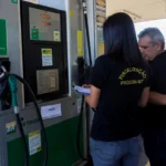 Procon-MT mira cartéis, investiga 45 postos e notifica distribuidoras após alta dos combustíveis