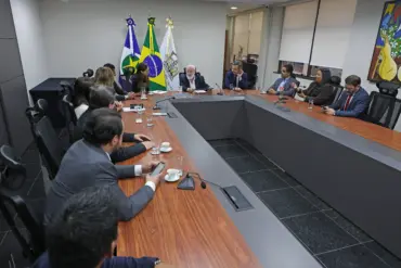 Lucas do Rio Verde leva demandas do Judiciário ao presidente do TJMT e homenageia Zuquim