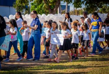 Lucas do Rio Verde realiza caminhada pela proteção de crianças e adolescentes
