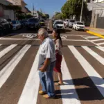 Pedestre ganha prioridade: Rondonópolis instala primeiro semáforo com botão de acionamento em ponto crítico da região central