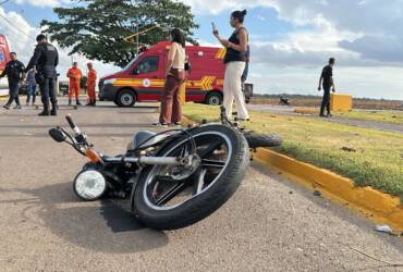 Mulher morre e homem fica ferido em grave acidente entre motocicleta e caminhão em Lucas do Rio Verde (1)