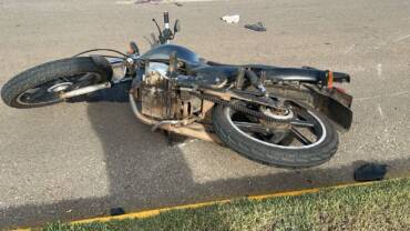 Mulher morre e homem fica ferido em grave acidente entre motocicleta e caminhão em Lucas do Rio Verde (2)