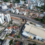 Obras de novo viaduto da Miguel Sutil avançam com lançamento de vigas e trânsito será interditado em Cuiabá