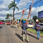 Operação Cacicus remove 1,5 tonelada de fios e cabos irregulares dos postes de Sorriso em 2026