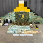 Gefron e Força Tática apreendem 107 kg de drogas, arsenal e R$ 483 mil em bunker de facção em Cuiabá