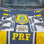 PRF apreende cinco pistolas Glock e munições em ônibus interestadual na BR-364 em Rondonópolis