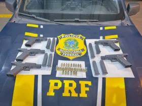 PRF apreende cinco pistolas Glock e munições em ônibus interestadual na BR-364 em Rondonópolis