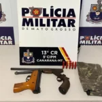Homem é preso pela PM por agredir esposa e enteados e ameaçar família com espingardas em Canarana