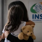 Pensão para filhos de vítimas de feminicídio já pode ser solicitada; veja quem tem direito