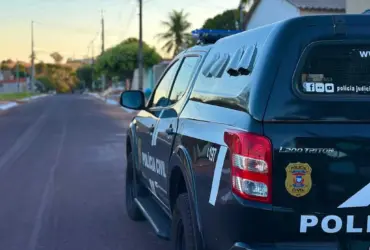 Foto de viatura da polícia civil estacionada