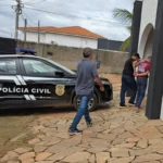Homem é preso após enforcar esposa e esfaquear idosa que tentou defender a vítima em Porto Esperidião