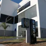Homem que mandava mensagens de dentro da cadeia é preso pela DEDM em Cuiabá por violar protetiva