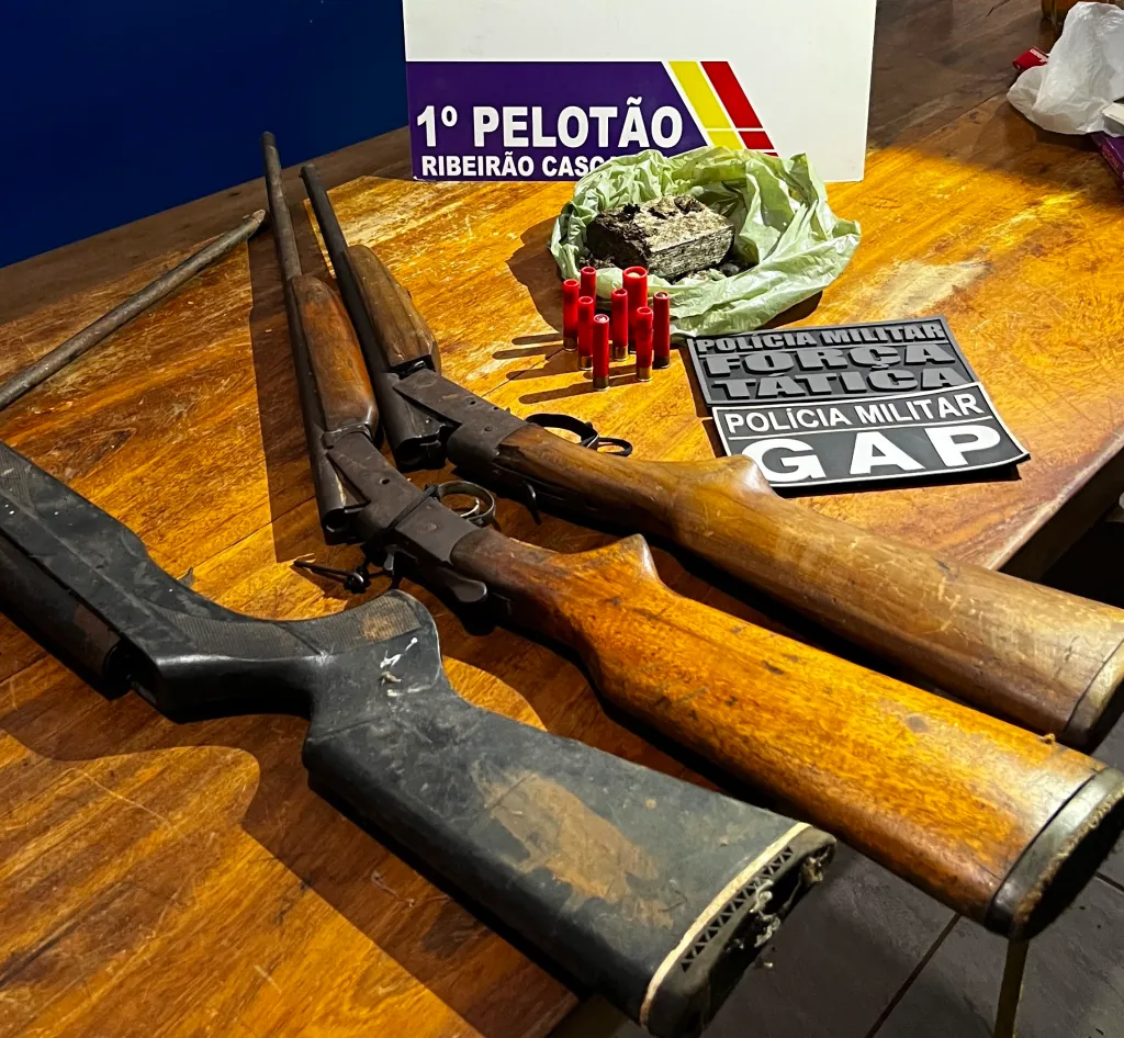 Operação Tolerância Zero prende três homens com espingardas e maconha em chácara de Ribeirão Cascalheira