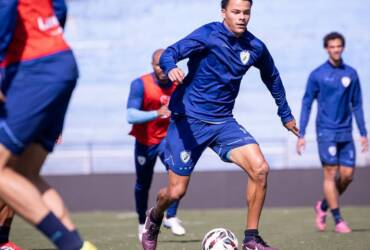 Onde assistir Londrina x Athletic: Tubarão busca quebrar tabu e sair do Z-4 na Série B. Imagem: Rafael Martins/Londrina EC.