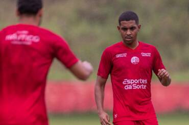 Náutico x Fortaleza: duelo quente nos Aflitos pode mexer na Série B. Imagem: Rafael Vieira CNC