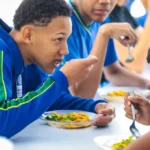 Seduc publica novo guia para cantinas e proíbe venda de refrigerantes e salgadinhos em escolas estaduais