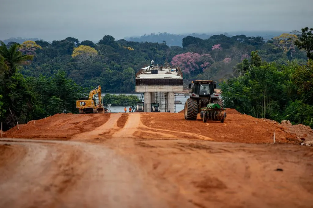 Sinfra-MT nega atrasos em pagamentos e detalha sanções contra construtora