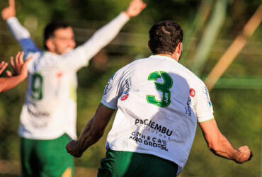 O Luverdense Esporte Clube garantiu a classificação para a segunda fase do Campeonato Brasileiro Série D ao vencer o Inhumas por 4 a 0, neste domingo (7), no Estádio Passo das Emas, em Lucas do Rio Verde. A partida foi válida pela última rodada da primeira fase da competição nacional.