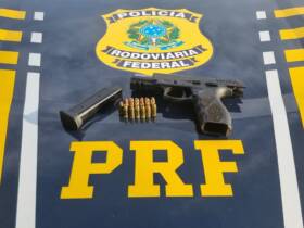 Jornalista é preso pela PRF após tentar escapar de fiscalização com pistola carregada em Sinop