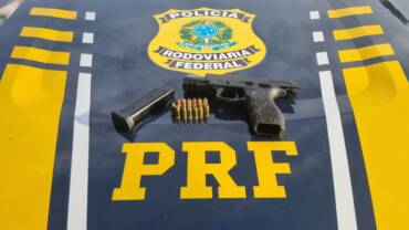 Jornalista é preso pela PRF após tentar escapar de fiscalização com pistola carregada em Sinop