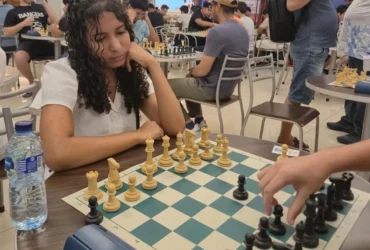 Xadrez fortalece concentração e revela talentos em escola de Cuiabá
