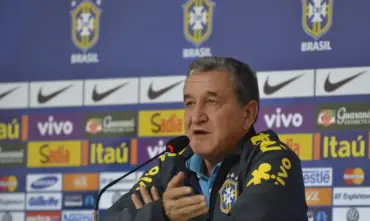 Parreira apresenta melhora clínica, mas segue internado na UTI