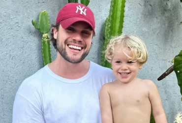Breno Simões relata novo acidente com box de vidro após susto com filho Theo