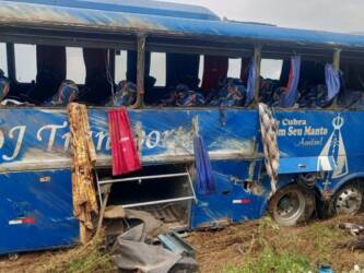 Tragédia no Ceará: ônibus que transportava time de basquete capota e deixa sete mortos e 30 feridos na madrugada desta segunda-feira