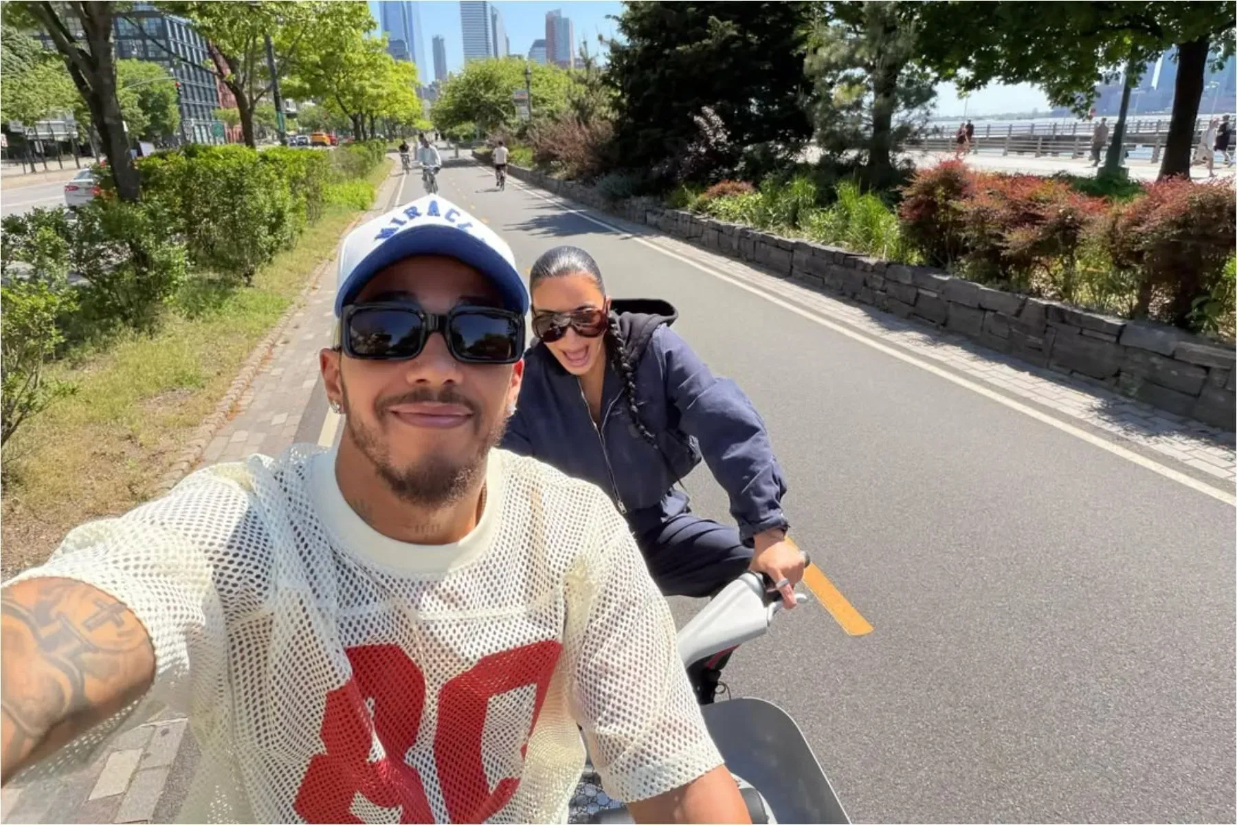 Kim Kardashian e Lewis Hamilton assumem romance nas redes sociais