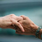 Altruísmo nos signos: 5 signos do zodíaco que ajudam os outros até demais